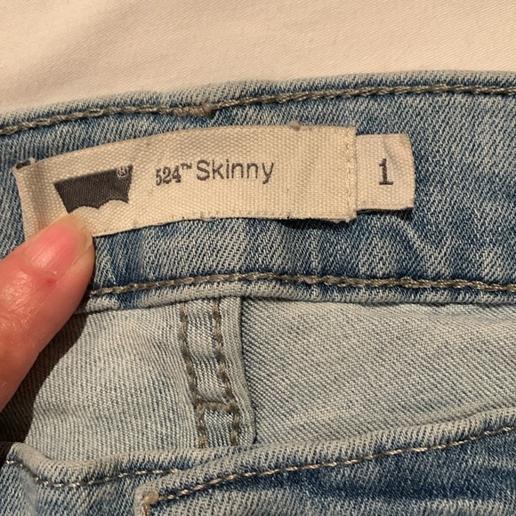 Gently Loved Levi’s Skinny Jeans - Picture 3 of 7